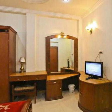 Mandakini Kanpur Buitenkant foto