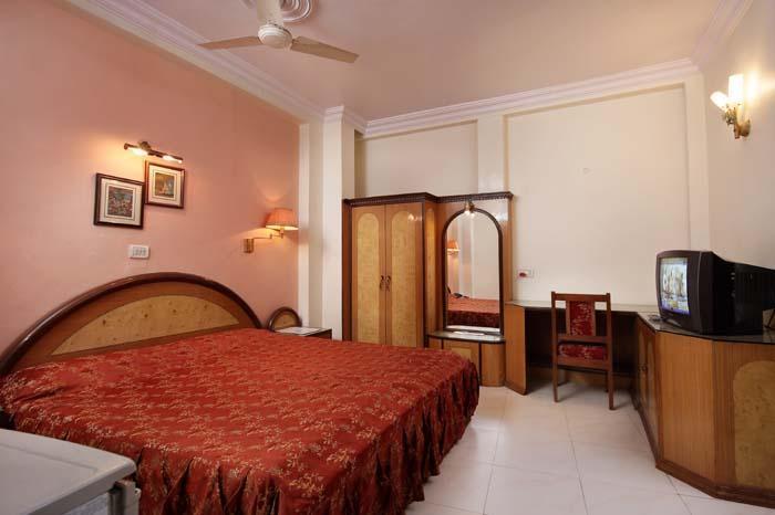Mandakini Kanpur Buitenkant foto