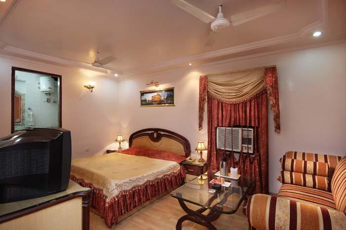 Mandakini Kanpur Buitenkant foto