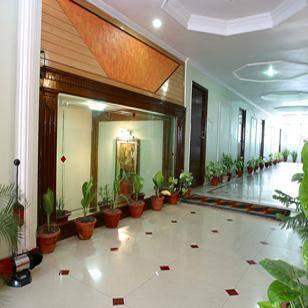 Mandakini Kanpur Buitenkant foto