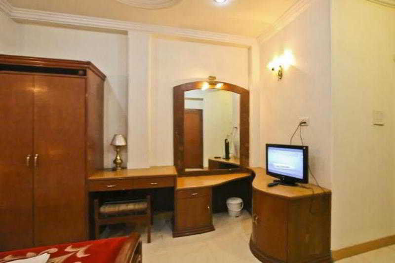 Mandakini Kanpur Buitenkant foto