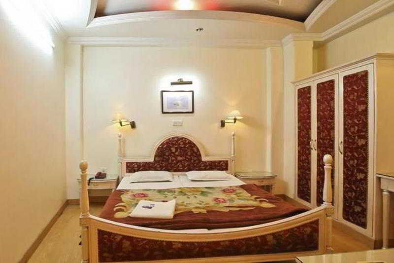 Mandakini Kanpur Buitenkant foto