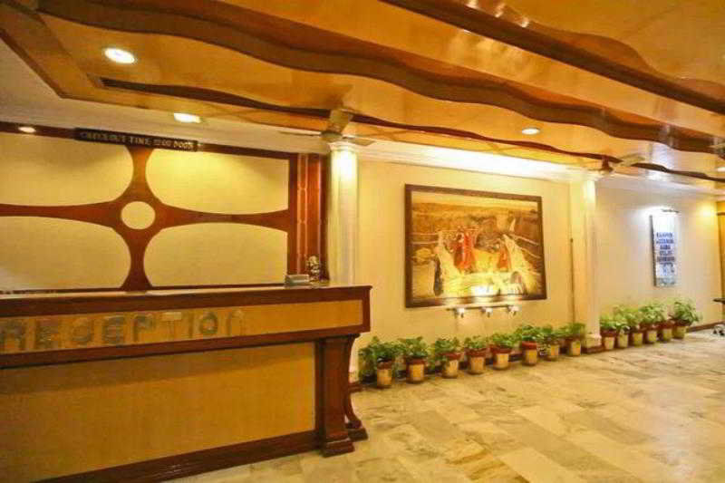 Mandakini Kanpur Buitenkant foto