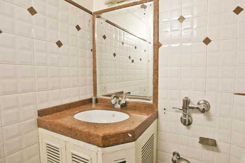 Mandakini Kanpur Buitenkant foto